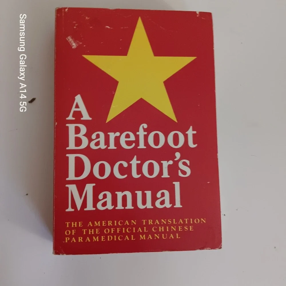 A Barefoot Doctor's Manual 1977 Running Press Chinese Paramedical PB 5th Print
